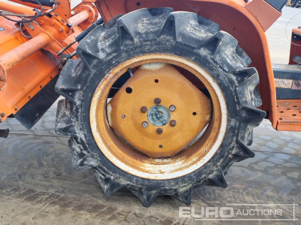 Mini traktors Kubota B1702: foto 10