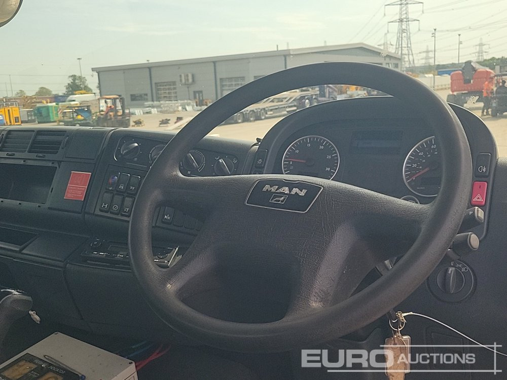 Autocisterna MAN TGM26.340: foto 32