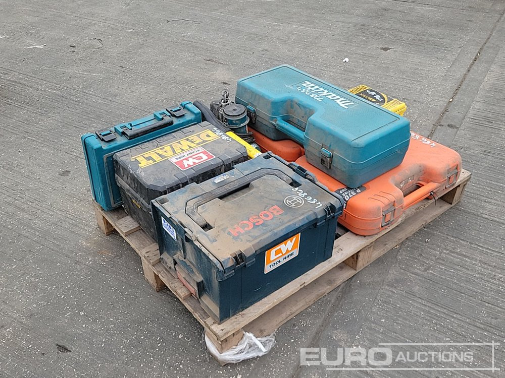 Makita 110 Volt Angle Grinder, 110Volt Drill (Spares), 110Volt Hammer Drill (Spares), Bosh Battery Circular Saw, Battery (3 of), Charger, DeWalt 110Volt Wood Planer, Spitfire P370 Nail Gun (2 of), Ezi - Celtniecības maisītājs: foto 5 Makita 110 Volt Angle Grinder, 110Volt Drill (Spares), 110Volt Hammer Drill (Spares), Bosh Battery Circular Saw, Battery (3 of), Charger, DeWalt 110Volt Wood Planer, Spitfire P370 Nail Gun (2 of), Ezi - Celtniecības maisītājs: foto 5