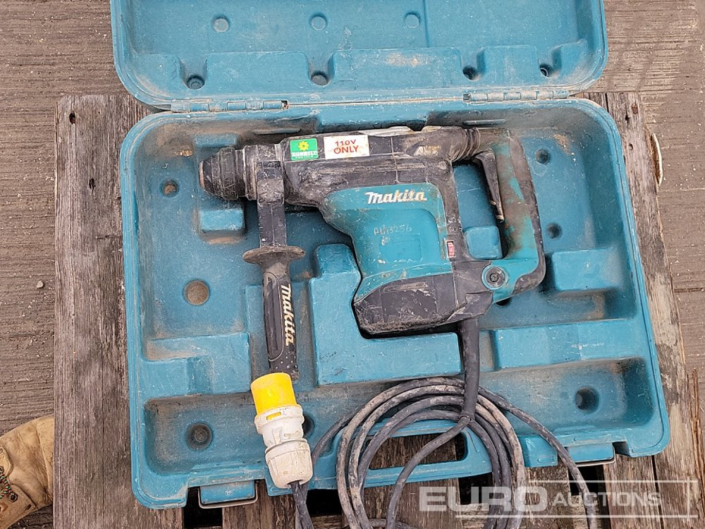 Makita 110 Volt Hammer Drill, Hilti 110 Volt Wet/Dry Vaccum - Celtniecības maisītājs: foto 5 Makita 110 Volt Hammer Drill, Hilti 110 Volt Wet/Dry Vaccum - Celtniecības maisītājs: foto 5