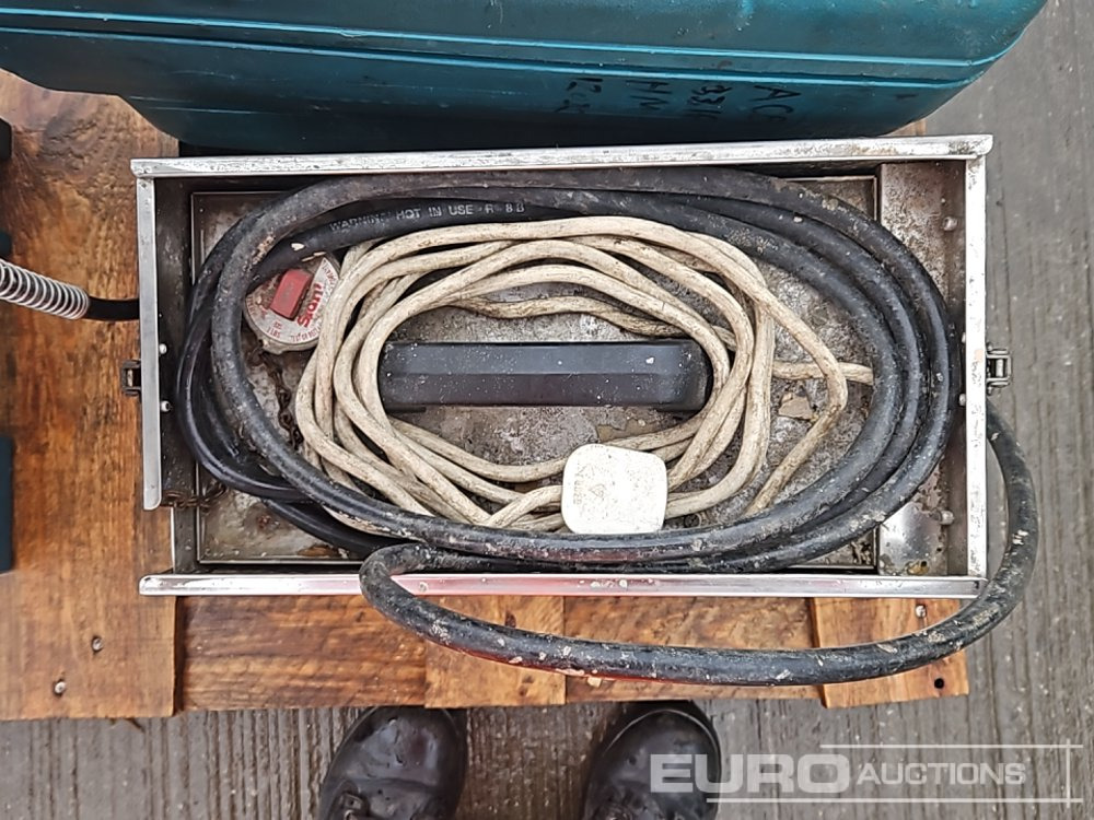 Celtniecības maisītājs Makita 110Volt Hammer Drill (2 of), 240Volt Wallpaper Stripper, 110Volt Wood Router, Hilti 110Volt Construction Screwdriver: foto 8