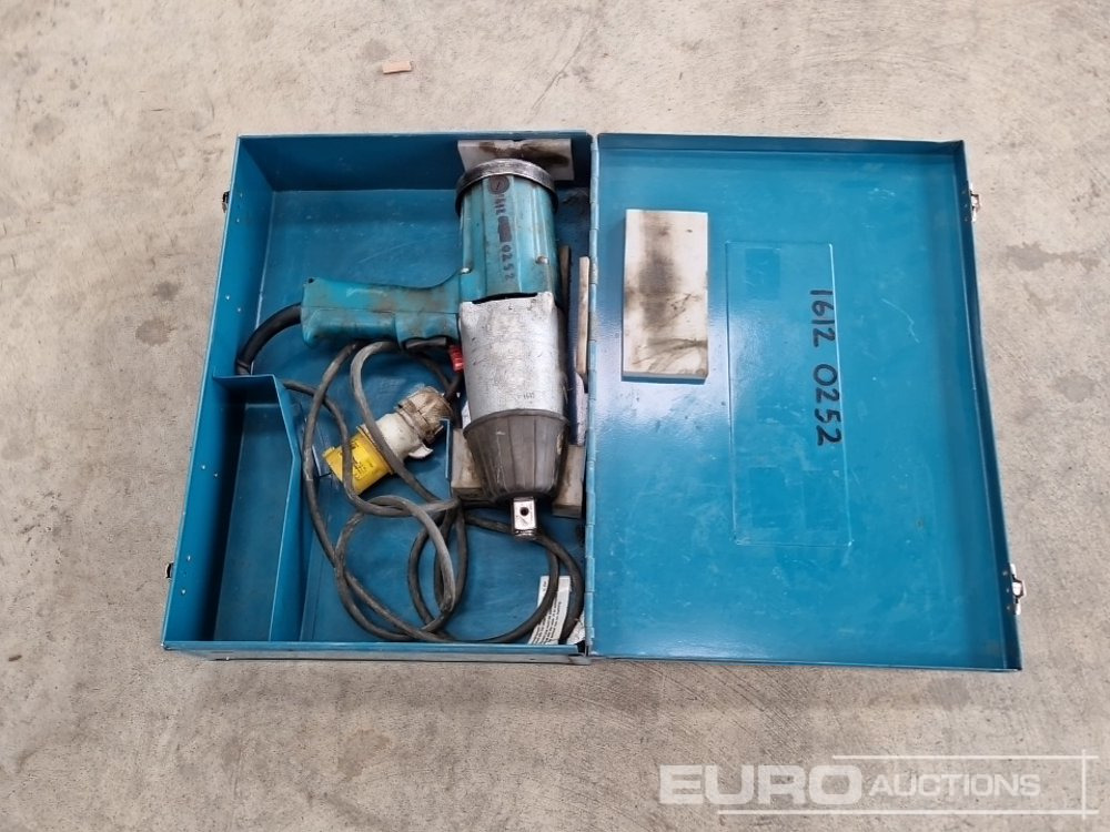 Makita 6906 - Celtniecības maisītājs: foto 2 Makita 6906 - Celtniecības maisītājs: foto 2