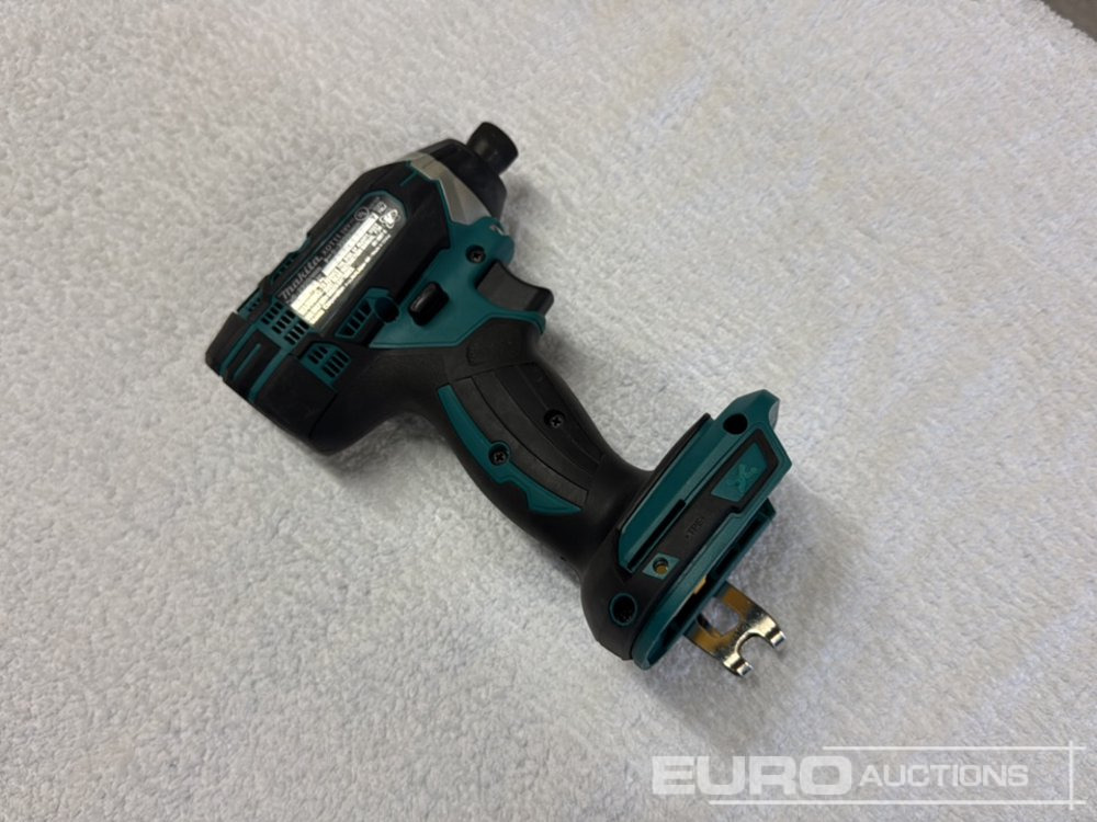 Makita XDT11Z - Celtniecības maisītājs: foto 5 Makita XDT11Z - Celtniecības maisītājs: foto 5