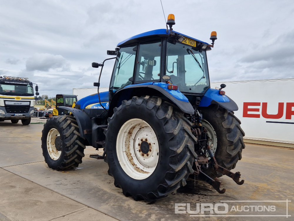 New Holland TM155 - Traktors: foto 3 New Holland TM155 - Traktors: foto 3