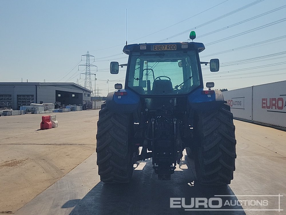 New Holland TM155 - Traktors: foto 4 New Holland TM155 - Traktors: foto 4