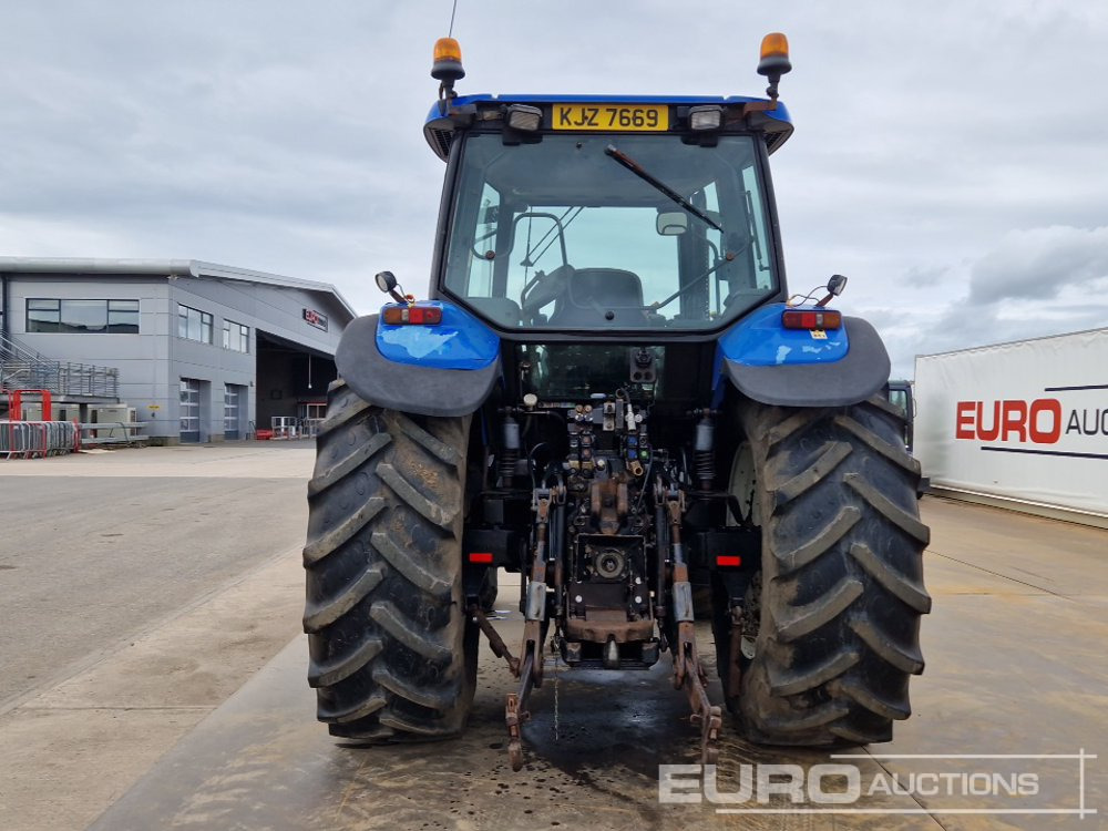 New Holland TM155 - Traktors: foto 4 New Holland TM155 - Traktors: foto 4