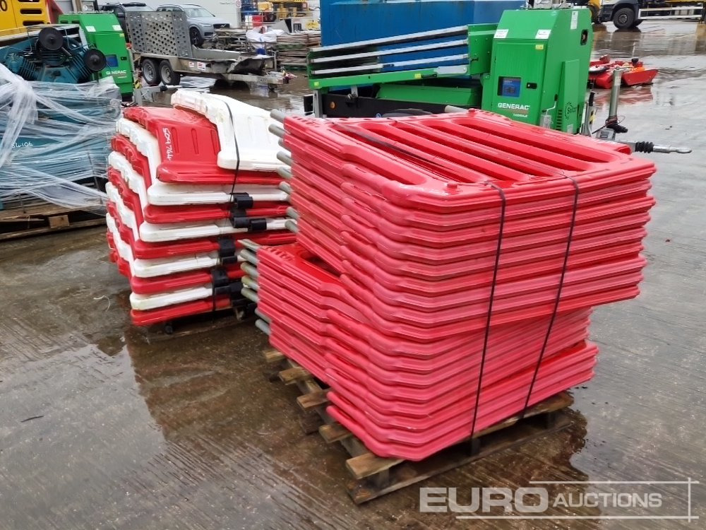 Pallet of Plastic Pedestrian Safety Barriers (2 of) - Celtniecības maisītājs: foto 1 Pallet of Plastic Pedestrian Safety Barriers (2 of) - Celtniecības maisītājs: foto 1