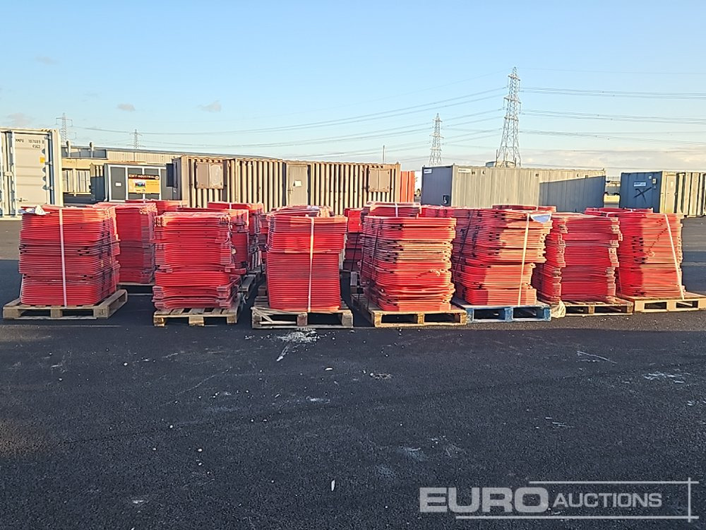 Pallet of Plastic Stafety Barriers (20 of) - Celtniecības maisītājs: foto 4 Pallet of Plastic Stafety Barriers (20 of) - Celtniecības maisītājs: foto 4