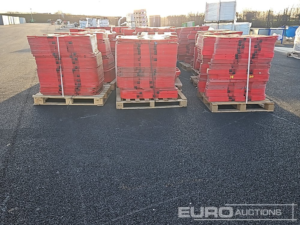 Pallet of Plastic Stafety Barriers (20 of) - Celtniecības maisītājs: foto 2 Pallet of Plastic Stafety Barriers (20 of) - Celtniecības maisītājs: foto 2