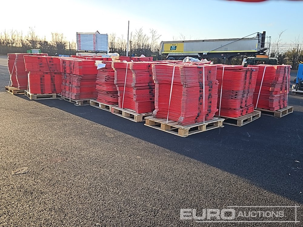 Pallet of Plastic Stafety Barriers (20 of) - Celtniecības maisītājs: foto 1 Pallet of Plastic Stafety Barriers (20 of) - Celtniecības maisītājs: foto 1