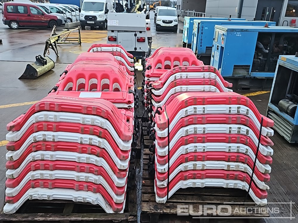 Pallet of Plastic Water Filled Safety Barrier (8 of) - Celtniecības maisītājs: foto 4 Pallet of Plastic Water Filled Safety Barrier (8 of) - Celtniecības maisītājs: foto 4