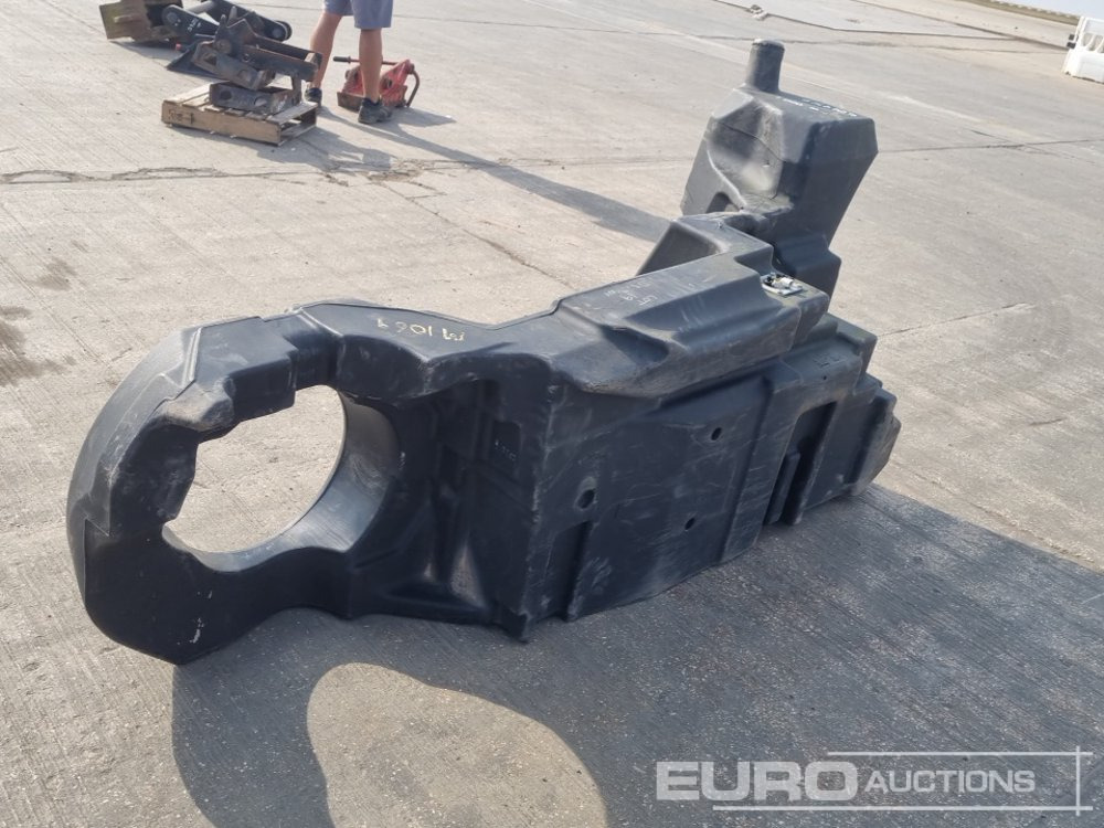 Plastic Fuel Tank to suit John Deere Tractor - Celtniecības maisītājs: foto 5 Plastic Fuel Tank to suit John Deere Tractor - Celtniecības maisītājs: foto 5
