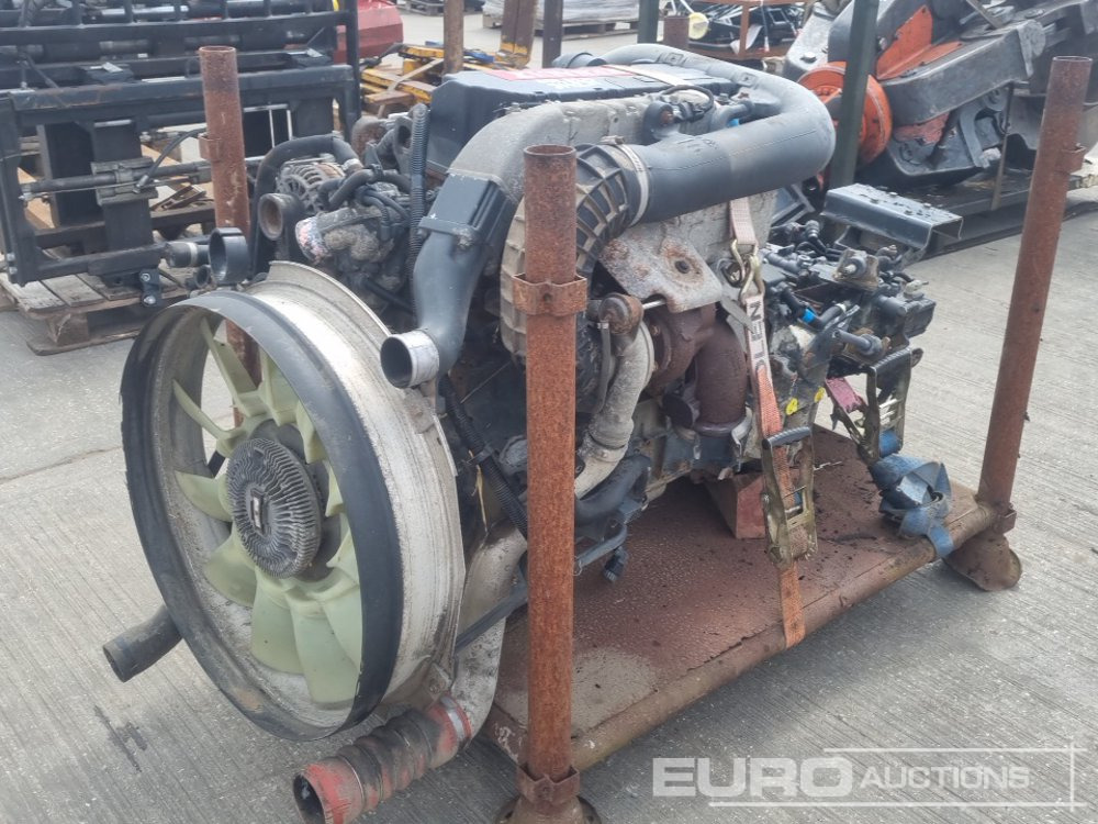 Renault 6 Cylinder Engine, Gearbox - Dzinējs: foto 1 Renault 6 Cylinder Engine, Gearbox - Dzinējs: foto 1