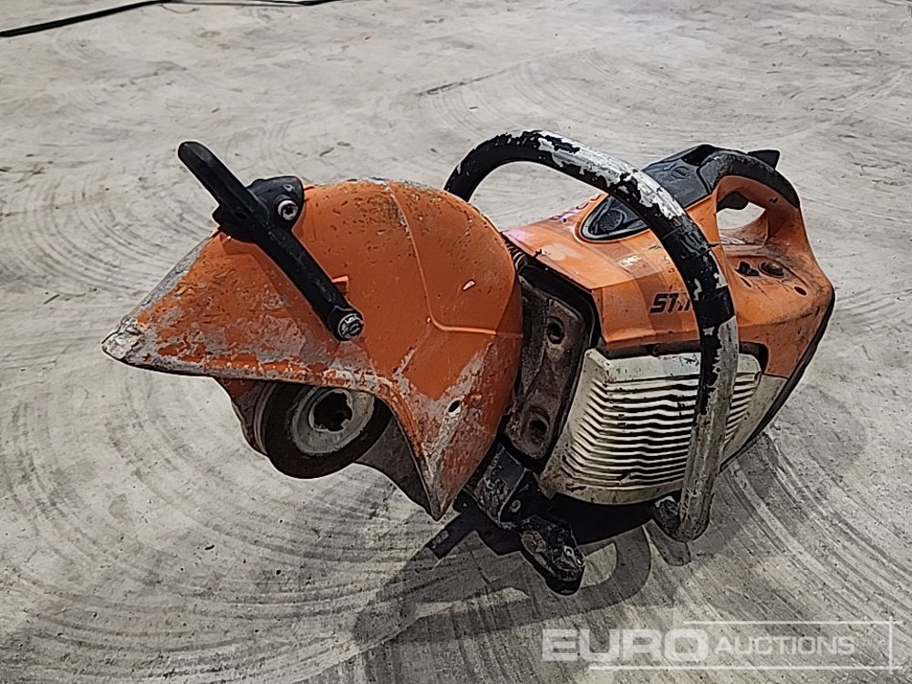 Stihl Petrol Con Saw - Asfalta ieklāšanas tehnika: foto 1 Stihl Petrol Con Saw - Asfalta ieklāšanas tehnika: foto 1