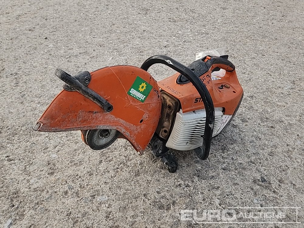 Stihl TS420 Petrol Consaw - Asfalta ieklāšanas tehnika: foto 1 Stihl TS420 Petrol Consaw - Asfalta ieklāšanas tehnika: foto 1