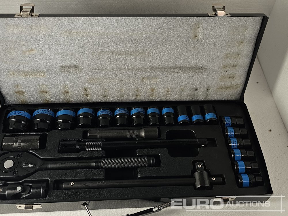 Unused 1/2" Socket & Rachet Set - Garāžu aprīkojums: foto 1 Unused 1/2" Socket & Rachet Set - Garāžu aprīkojums: foto 1