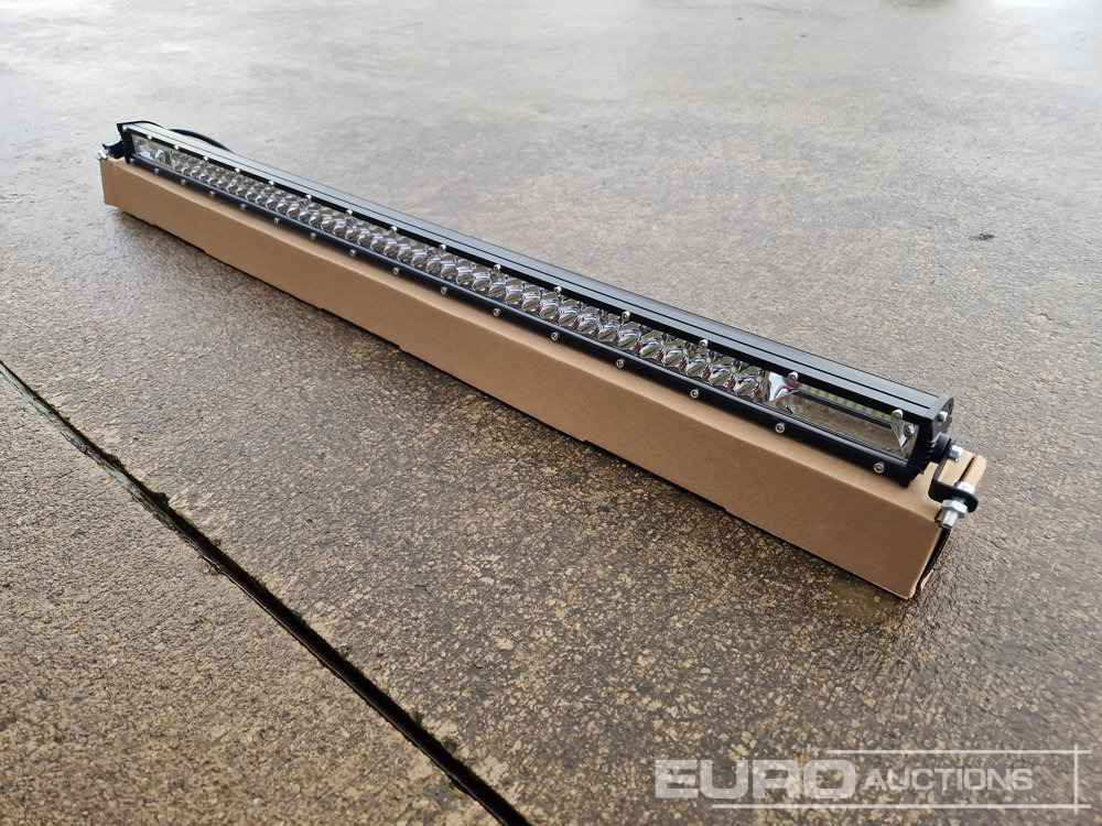 Unused 32" 300W Combo Beam LED Light Bar, Mounting Brackets, IP68 Waterproof - Celtniecības maisītājs: foto 1 Unused 32" 300W Combo Beam LED Light Bar, Mounting Brackets, IP68 Waterproof - Celtniecības maisītājs: foto 1
