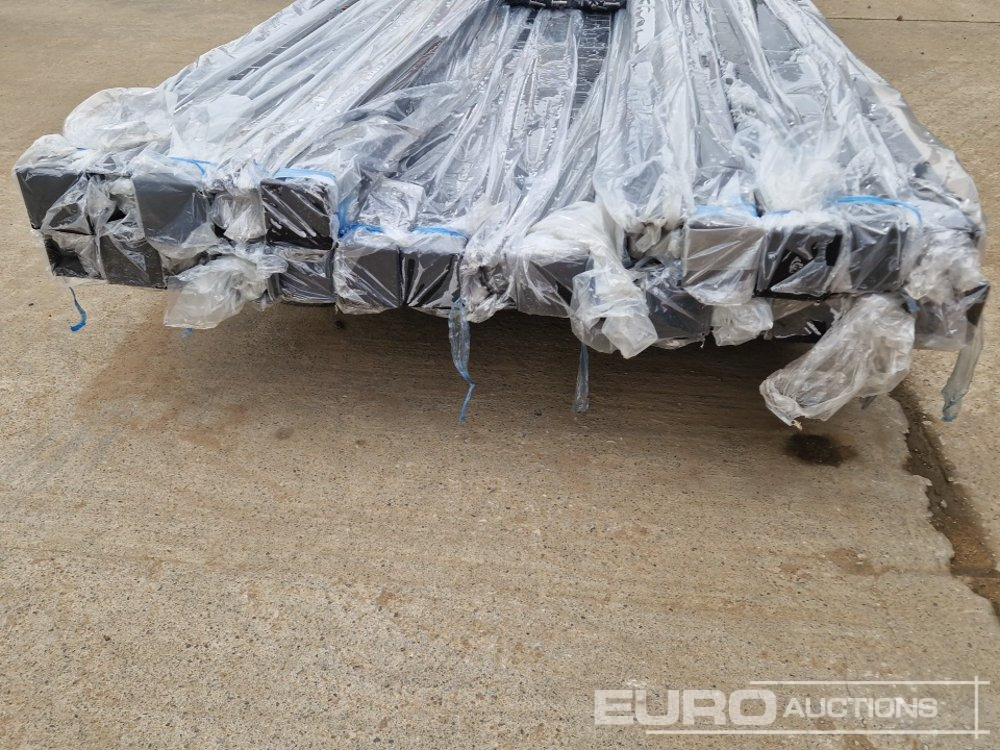 Celtniecības maisītājs Unused Galvanised & Powder Coated Heavy Duty (5mm) Wire Mesh Fencing, 25 x H2.4m x W2.2m Panels, 26 x 60mm x 60mm x3m Posts, with Fittings (Black): foto 17 Celtniecības maisītājs Unused Galvanised & Powder Coated Heavy Duty (5mm) Wire Mesh Fencing, 25 x H2.4m x W2.2m Panels, 26 x 60mm x 60mm x3m Posts, with Fittings (Black): foto 17