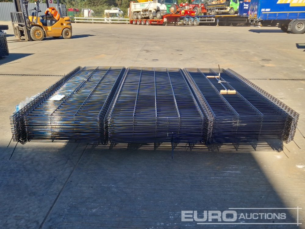 Unused Galvanised & Powder Coated Heavy Duty (5mm) Wire Mesh Fencing, 25 x H2.4m x W2.2m Panels, 26 x 60mm x 60mm x3m Posts, with Fittings (Black) - Celtniecības maisītājs: foto 2 Unused Galvanised & Powder Coated Heavy Duty (5mm) Wire Mesh Fencing, 25 x H2.4m x W2.2m Panels, 26 x 60mm x 60mm x3m Posts, with Fittings (Black) - Celtniecības maisītājs: foto 2