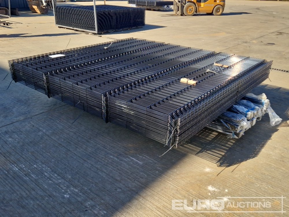 Unused Galvanised & Powder Coated Heavy Duty (5mm) Wire Mesh Fencing, 25 x H2.4m x W2.2m Panels, 26 x 60mm x 60mm x3m Posts, with Fittings (Black) - Celtniecības maisītājs: foto 3 Unused Galvanised & Powder Coated Heavy Duty (5mm) Wire Mesh Fencing, 25 x H2.4m x W2.2m Panels, 26 x 60mm x 60mm x3m Posts, with Fittings (Black) - Celtniecības maisītājs: foto 3