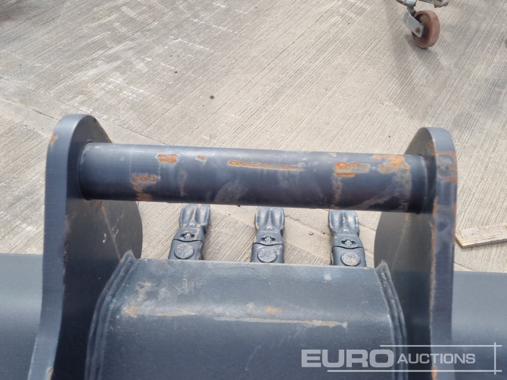 Jaunā Kauss Unused Geith 46" Digging Bucket 60mm Pin to suit 10-12 Ton Exxavator: foto 12
