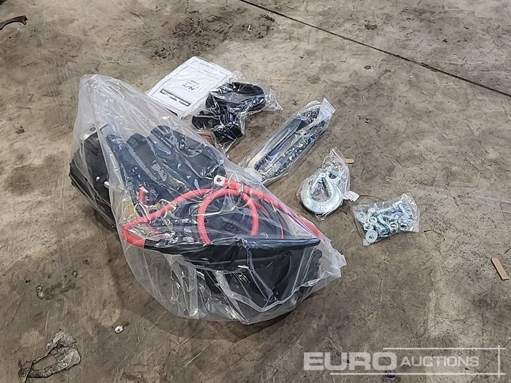 Unused Hi-Torque HT12000 12 Volt Winch, 3/8" x 85' Rope - Garāžu aprīkojums: foto 2 Unused Hi-Torque HT12000 12 Volt Winch, 3/8" x 85' Rope - Garāžu aprīkojums: foto 2