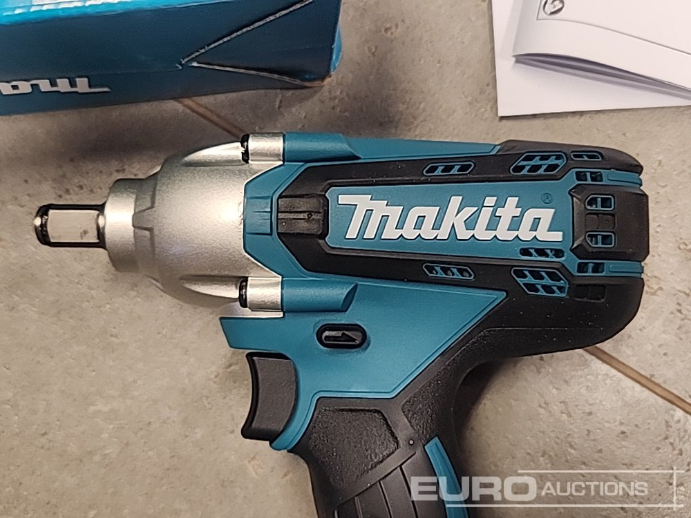 Unused Makita 18V 1/2" Li-Ion LXT Impact Wrench (Body Only) - Celtniecības maisītājs: foto 5 Unused Makita 18V 1/2" Li-Ion LXT Impact Wrench (Body Only) - Celtniecības maisītājs: foto 5