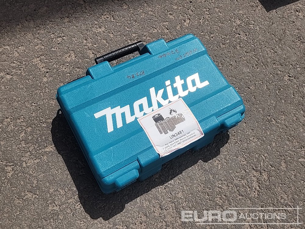Unused Makita RJ03 12v Recip Saw, 2 Batteries, Charger, Case - Celtniecības maisītājs: foto 4 Unused Makita RJ03 12v Recip Saw, 2 Batteries, Charger, Case - Celtniecības maisītājs: foto 4