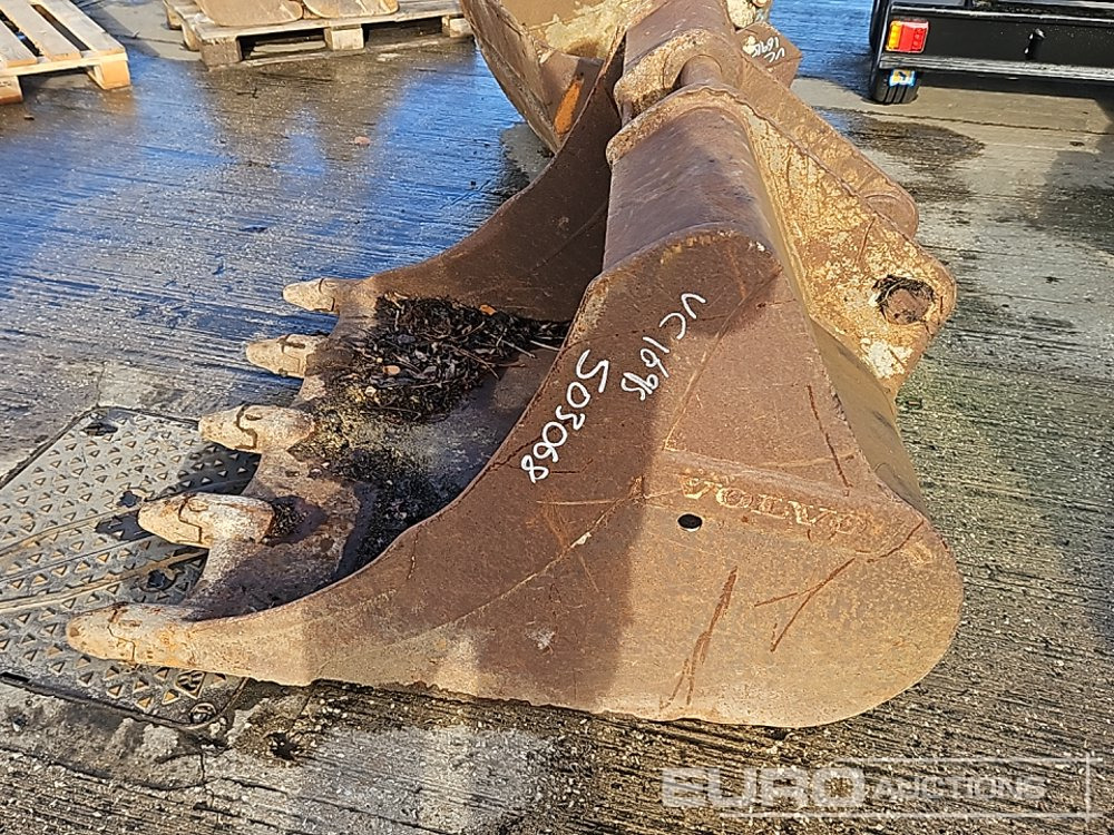 Volvo 46" Scoop Bucket 65mm Pin to suit 13 Ton Excavator - Kauss: foto 2 Volvo 46" Scoop Bucket 65mm Pin to suit 13 Ton Excavator - Kauss: foto 2