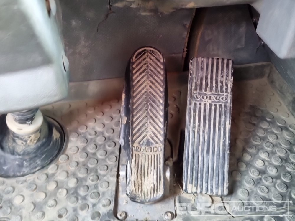 Artikulētias pašizgāzējs Volvo A30D: foto 36