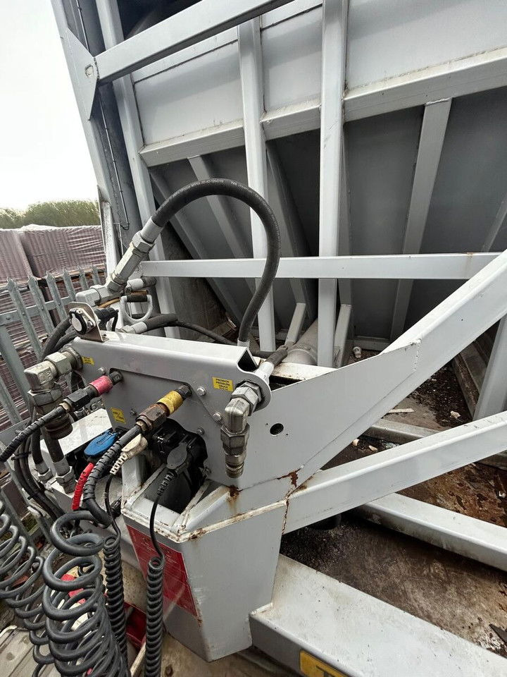 Legras - Puspiekabe kustīgās grīdas: foto 3 Legras - Puspiekabe kustīgās grīdas: foto 3