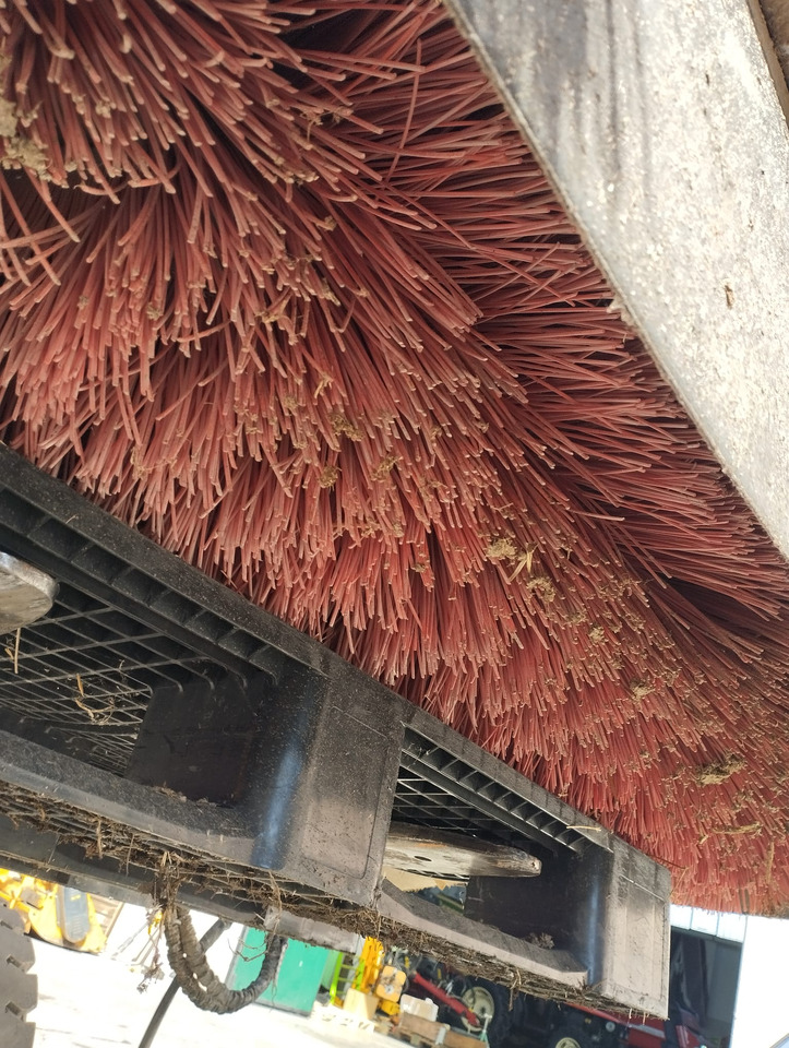 Spazzola usata per SkidLoader Marlia SPZ50 - Birste: foto 4 Spazzola usata per SkidLoader Marlia SPZ50 - Birste: foto 4