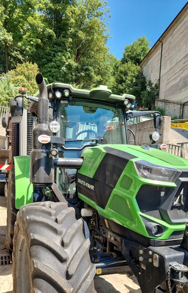 Trattore usato Deutz-Fahr 6125 C TTV - Traktors: foto 2 Trattore usato Deutz-Fahr 6125 C TTV - Traktors: foto 2