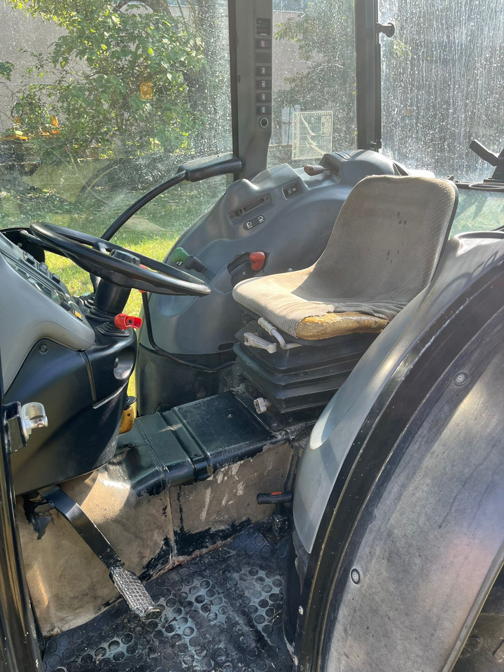 Trattore usato New Holland TNF90 - Traktors: foto 4 Trattore usato New Holland TNF90 - Traktors: foto 4