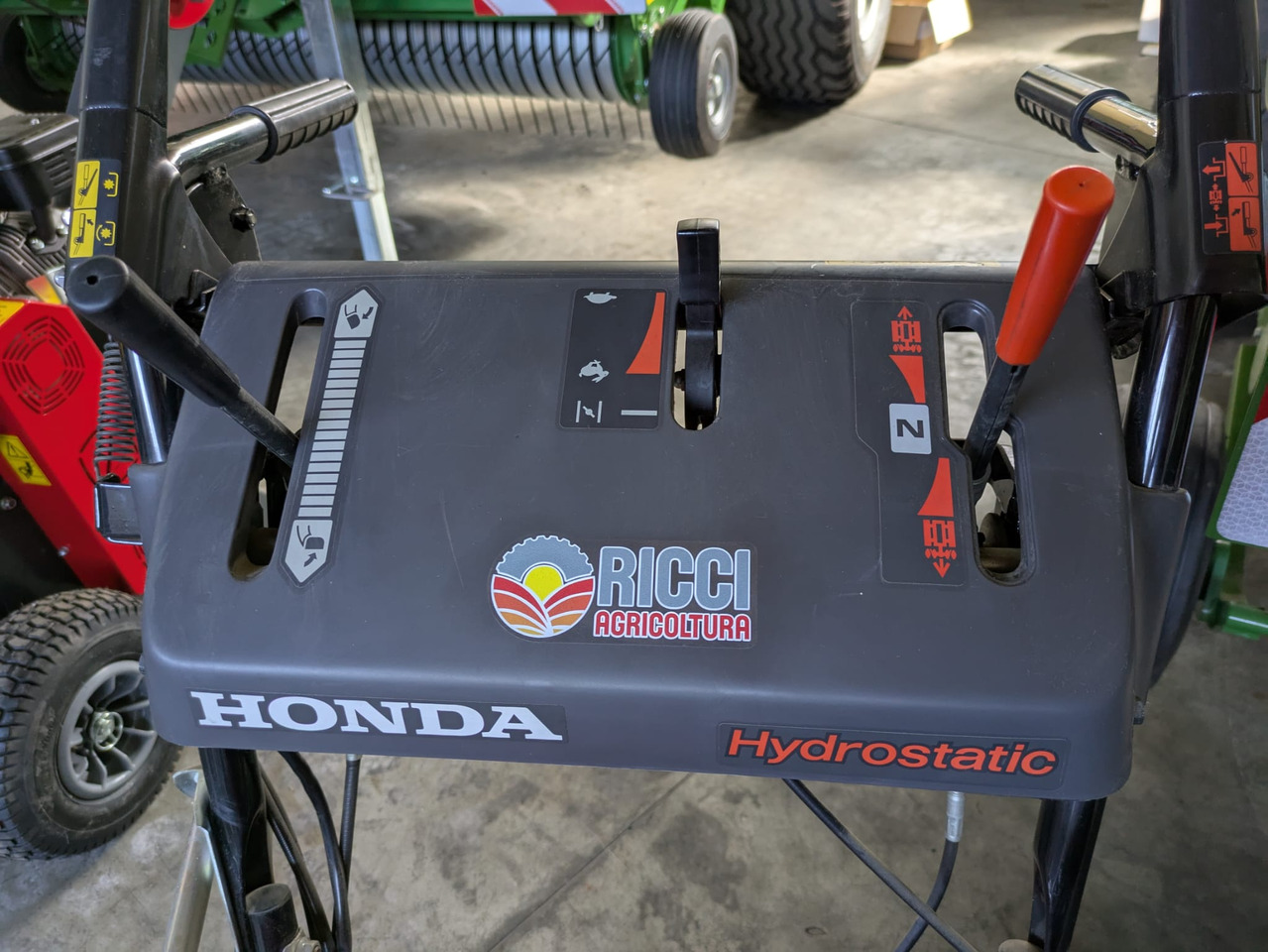 Turbina spazzaneve usata Honda HSS 760 - Dārza tehnika: foto 4 Turbina spazzaneve usata Honda HSS 760 - Dārza tehnika: foto 4