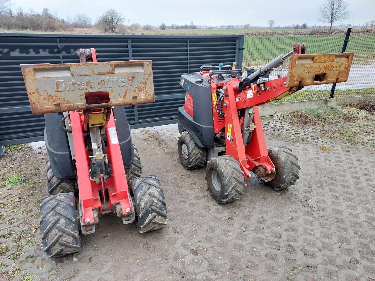 Ditch-Witch Zahn R300 - Tranšeju racējs: foto 5 Ditch-Witch Zahn R300 - Tranšeju racējs: foto 5