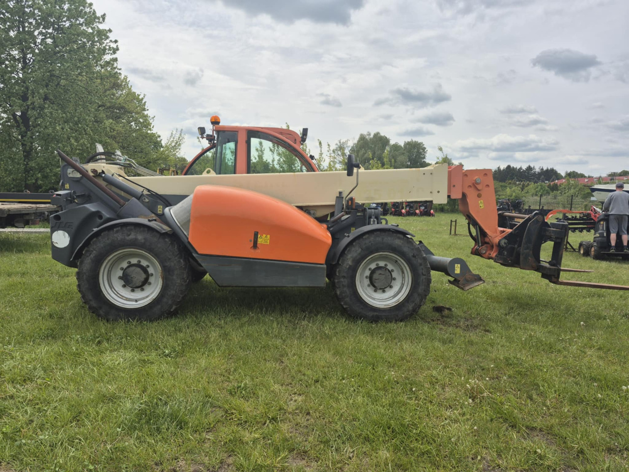 JLG 4013 - Teleskopiskais riteņu iekrāvējs: foto 4 JLG 4013 - Teleskopiskais riteņu iekrāvējs: foto 4