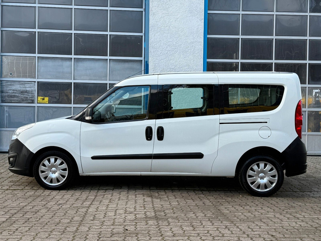 Opel Combo 1.6CDTI L2H1 S/S Easytr. Klima 5-Sitze - Pasažieru furgons: foto 2 Opel Combo 1.6CDTI L2H1 S/S Easytr. Klima 5-Sitze - Pasažieru furgons: foto 2