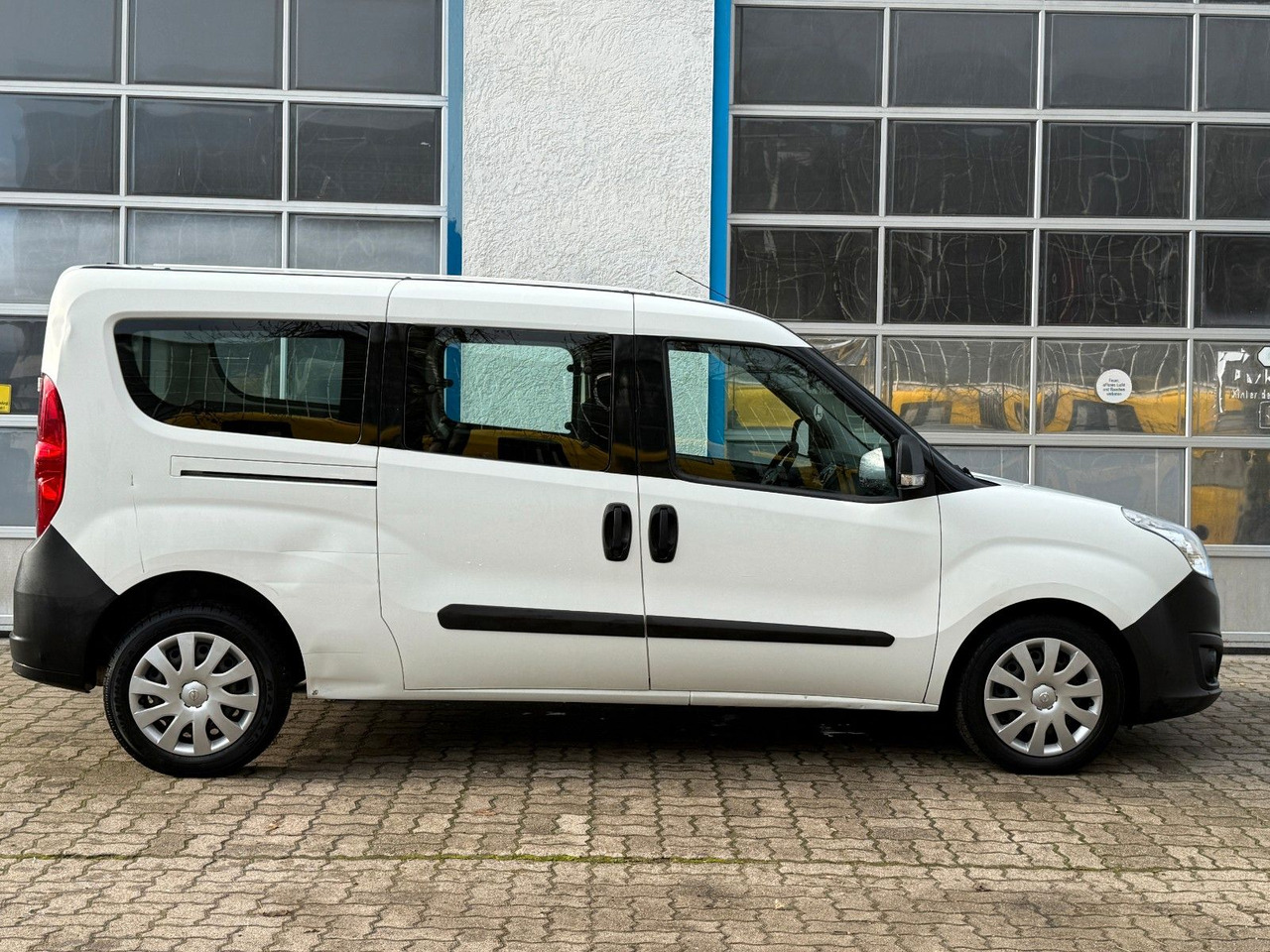 Opel Combo 1.6CDTI L2H1 S/S Easytr. Klima 5-Sitze - Pasažieru furgons: foto 3 Opel Combo 1.6CDTI L2H1 S/S Easytr. Klima 5-Sitze - Pasažieru furgons: foto 3