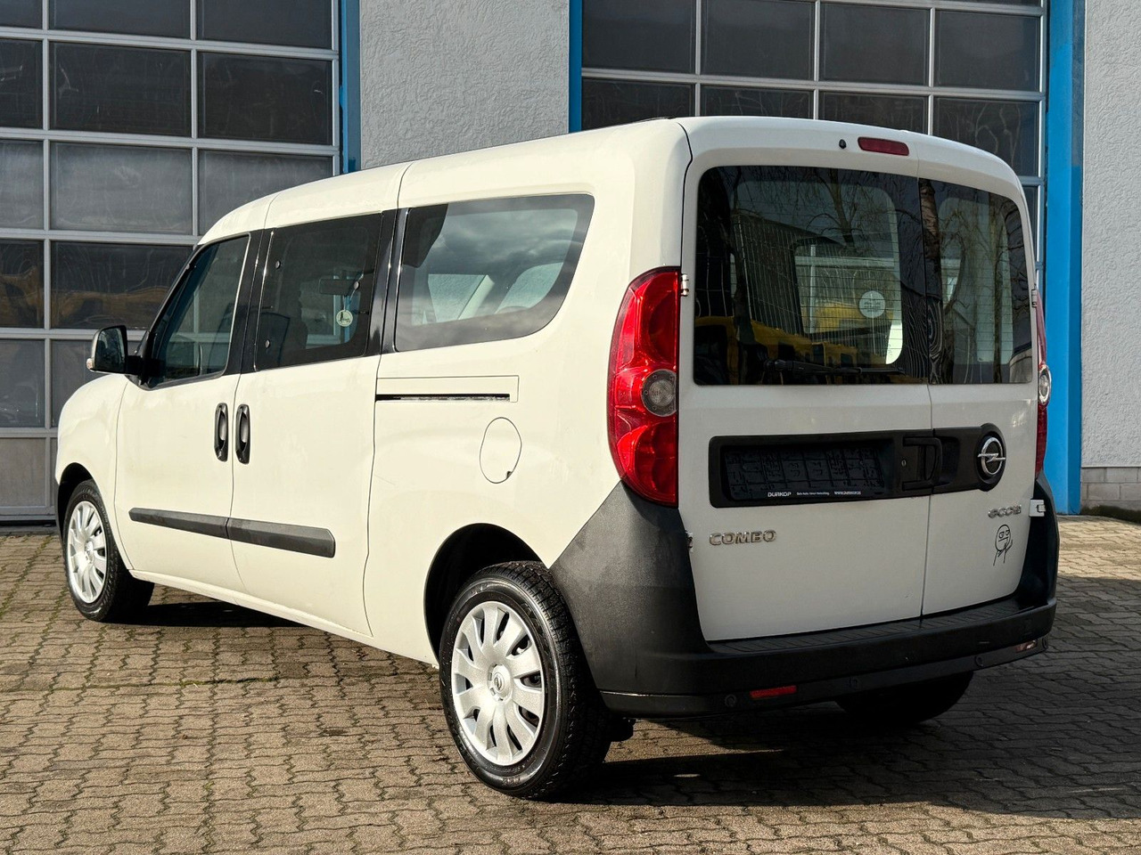 Opel Combo 1.6CDTI L2H1 S/S Easytr. Klima 5-Sitze - Pasažieru furgons: foto 4 Opel Combo 1.6CDTI L2H1 S/S Easytr. Klima 5-Sitze - Pasažieru furgons: foto 4