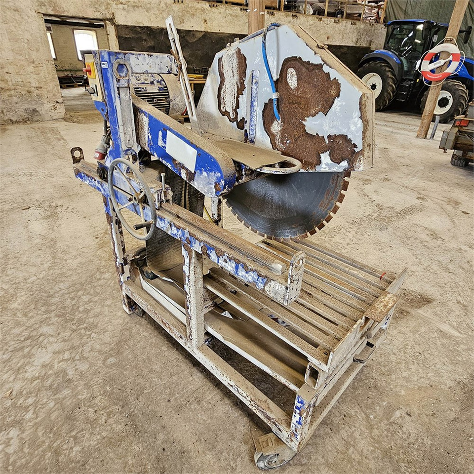 ABC Bourk GmbH k 1090 - Asfalta ieklāšanas tehnika: foto 2 ABC Bourk GmbH k 1090 - Asfalta ieklāšanas tehnika: foto 2