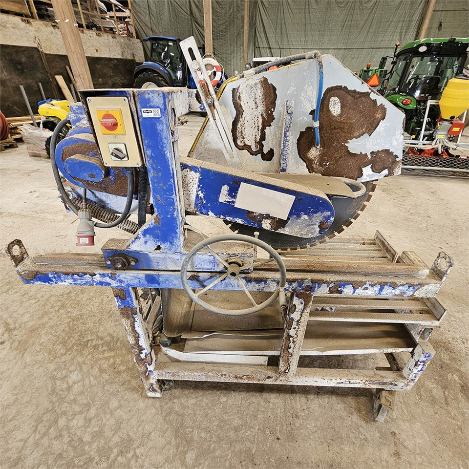 ABC Bourk GmbH k 1090 - Asfalta ieklāšanas tehnika: foto 1 ABC Bourk GmbH k 1090 - Asfalta ieklāšanas tehnika: foto 1