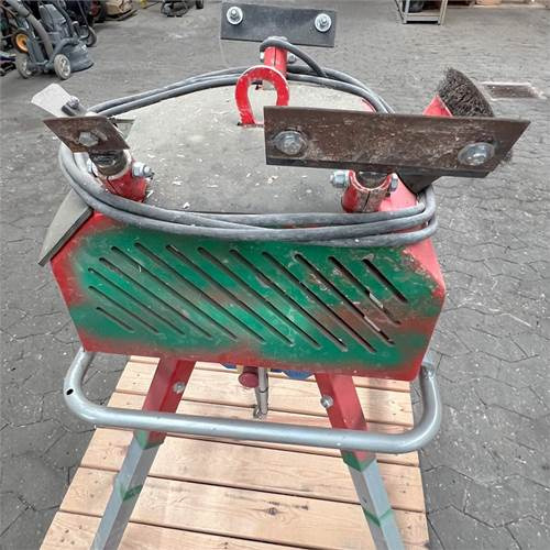 ABC Puliscimattoni - Asfalta ieklāšanas tehnika: foto 2 ABC Puliscimattoni - Asfalta ieklāšanas tehnika: foto 2