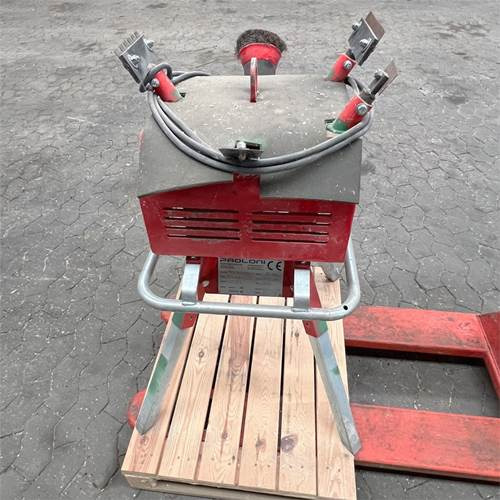 ABC Puliscimattoni - Asfalta ieklāšanas tehnika: foto 4 ABC Puliscimattoni - Asfalta ieklāšanas tehnika: foto 4