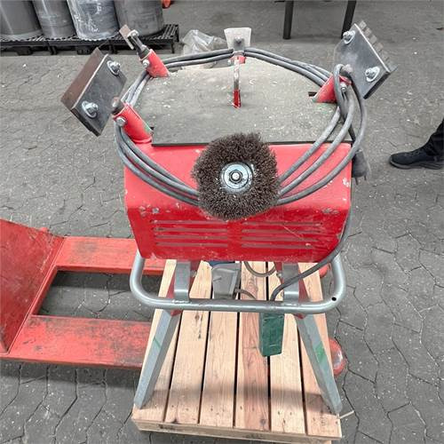 ABC Puliscimattoni - Asfalta ieklāšanas tehnika: foto 1 ABC Puliscimattoni - Asfalta ieklāšanas tehnika: foto 1