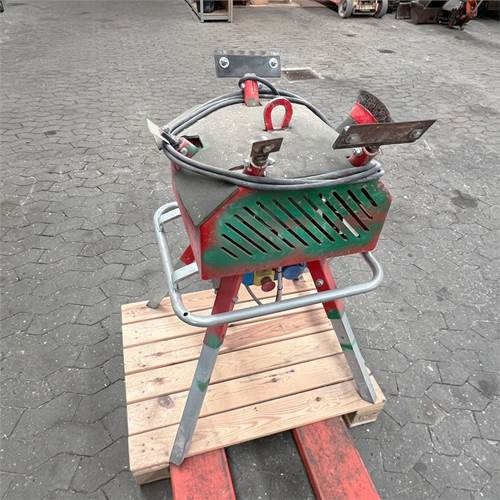 ABC Puliscimattoni - Asfalta ieklāšanas tehnika: foto 3 ABC Puliscimattoni - Asfalta ieklāšanas tehnika: foto 3