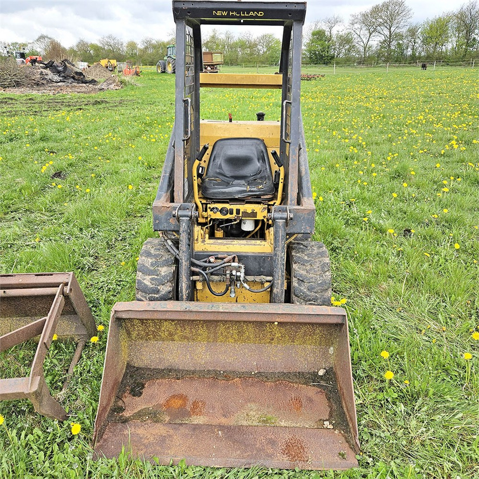 Bobcat Ford New Holland L255 - Kompaktiekrāvējs: foto 3 Bobcat Ford New Holland L255 - Kompaktiekrāvējs: foto 3