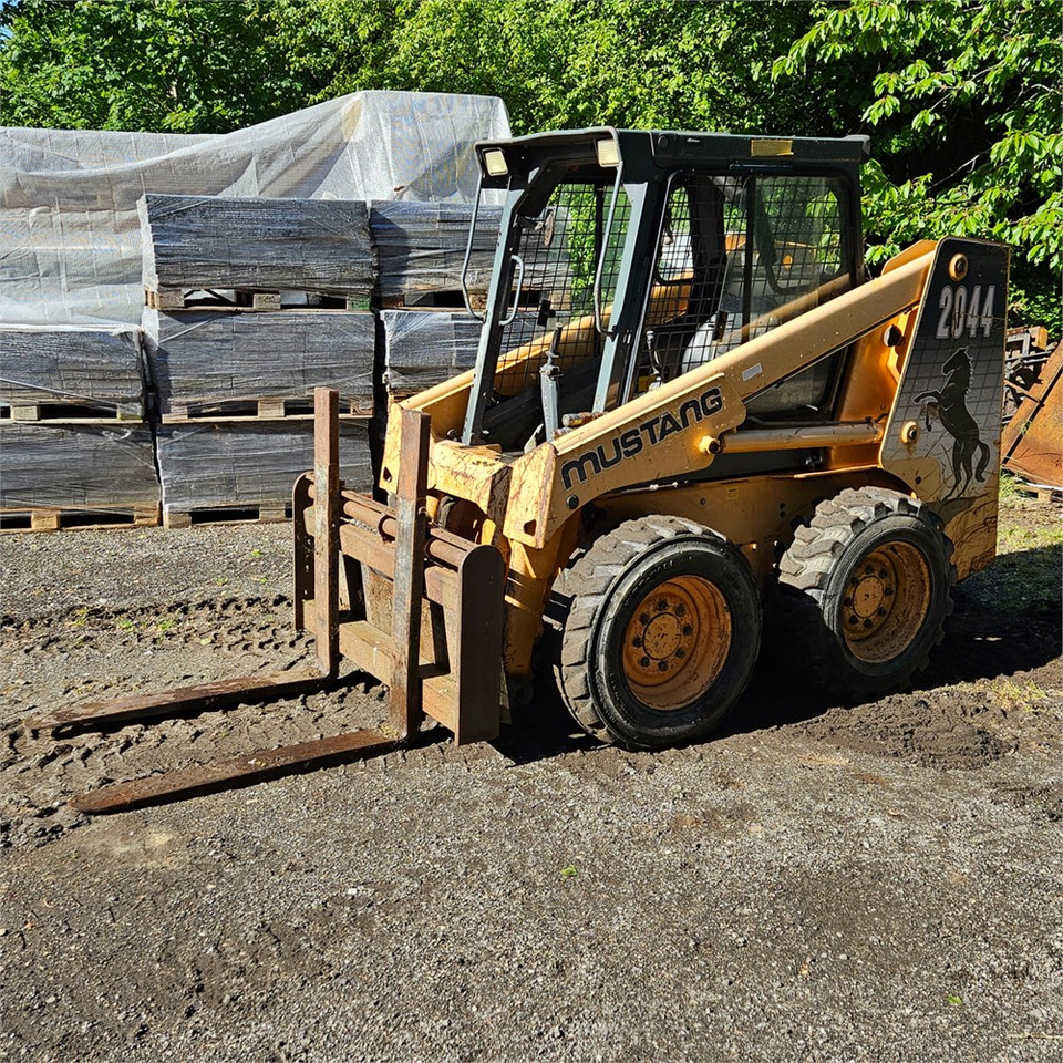 Bobcat Mustang 2044 līzingu Bobcat Mustang 2044: foto 9