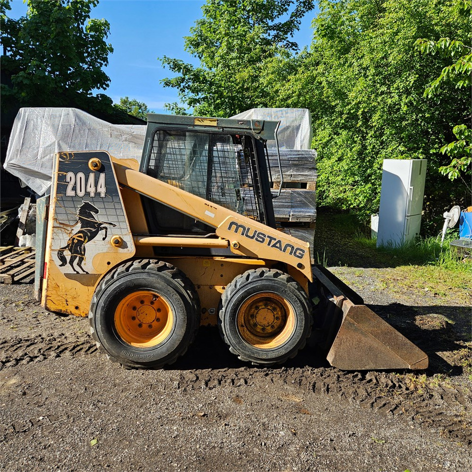 Bobcat Mustang 2044 - Kompaktiekrāvējs: foto 5 Bobcat Mustang 2044 - Kompaktiekrāvējs: foto 5