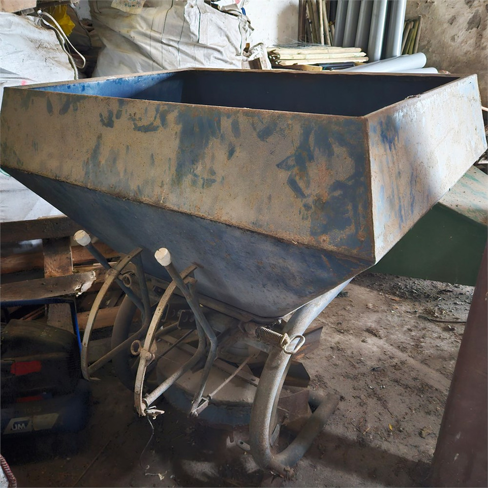 Bogballe B-700 - Mēslošanas tehnika: foto 4 Bogballe B-700 - Mēslošanas tehnika: foto 4